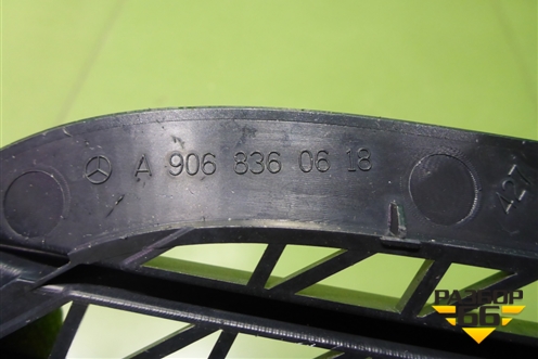 Решетка в капот (левая) (A9068360618) для Mercedes Benz Sprinter W906 с 2006-2019г