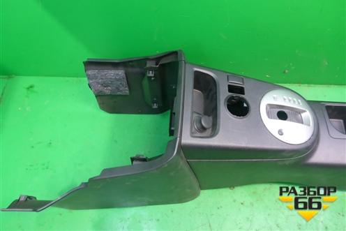 Подлокотник (правый руль) для Nissan X-Trail (Т31) с 2007-2014г