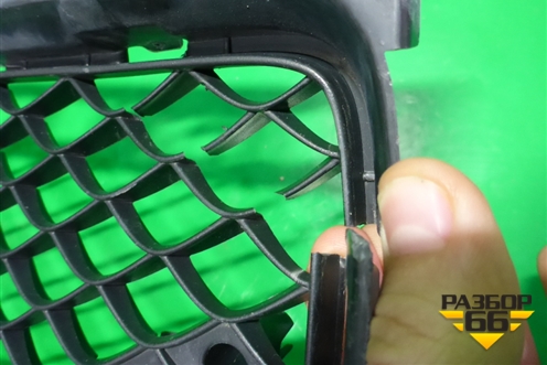 Решетка в передний бампер центральная (AMG после 2018г под парктроник) (A4638857701) для Mercedes Benz G-Klass W463 с1989г (Гелендваген)