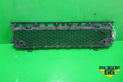 Решетка в передний бампер центральная (AMG после 2018г под парктроник) (A4638857701) для Mercedes Benz G-Klass W463 с1989г (Гелендваген)