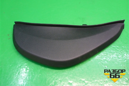 Накладка на торпедо (боковая правая) (77210SWAA0) для Honda CR-V(RE) с 2006-2012г