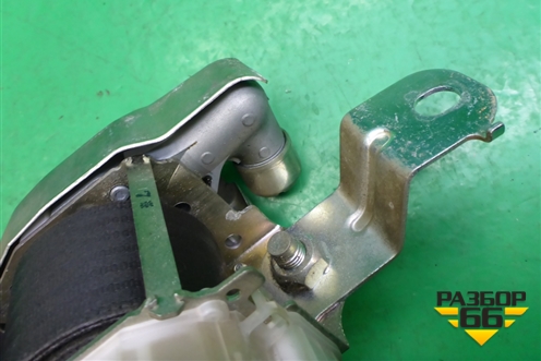 Ремень безопасности передний правый с пиропатроном для Nissan Navara (D40) с 2005-2015г (Навара)