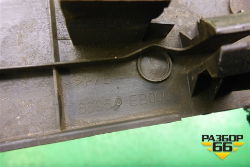 Накладка на торпедо правая (66950EB000) для Nissan Navara (D40) с 2005-2015г