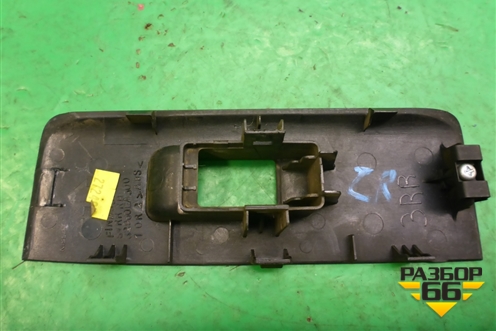 Накладка двери задней правой (82960EA300) для Nissan Navara (D40) с 2005-2015г