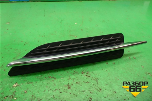 Накладка переднего крыла правого (A1726900479) для Mercedes Benz SLK R172 с 2010-2016г