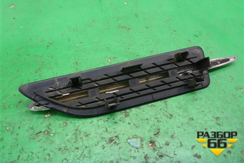 Накладка переднего крыла правого (A1726900479) для Mercedes Benz SLK R172 с 2010-2016г