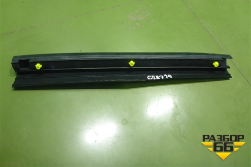 Уплотнитель капота (левый после 2010г новый) (5338942040) для Toyota Rav-4 с 2006-2013г (Рав 4)