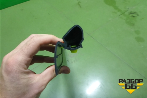 Уплотнитель капота (левый после 2010г новый) (5338942040) для Toyota Rav-4 с 2006-2013г (Рав 4)