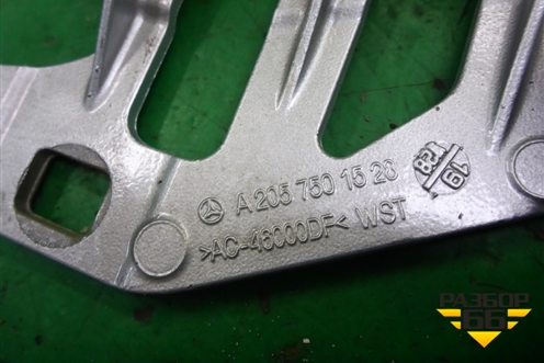 Петля крышки багажника левая (A2057501528) для Mercedes Benz C-Klass W205 с 2014г (Ц)