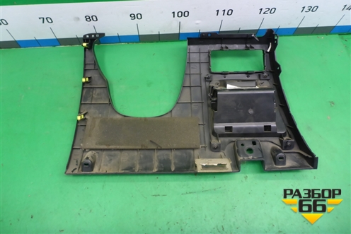 Накладка на торпедо (под рулем) (MR718106802302) для Geely Emgrand (EC7) с 2009-2016г