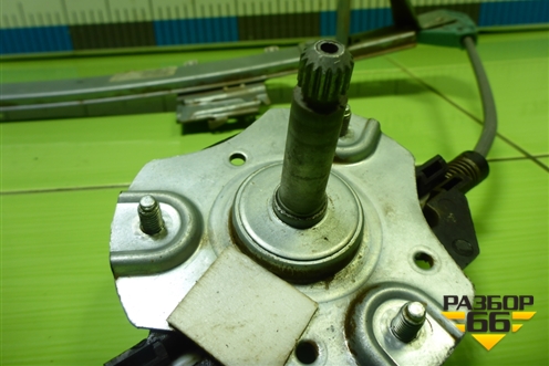 Стеклоподъёмник механический задний правый для VAZ Granta/Гранта