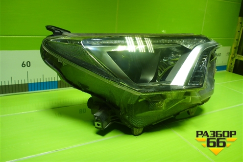 Фара правая (после 2015г галоген) (8117042650) для Toyota Rav-4 с 2012-2019г (Рав 4)