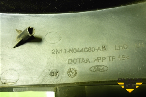 Накладка на торпедо (боковая левая) (2N11N044C60AB) для Ford Fusion с 2002г (Фьюжн)