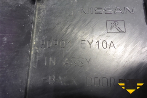 Обшивка двери багажника (90901EY10A) для Nissan Qashqai+2 (JJ10E) с 2008-2013г
