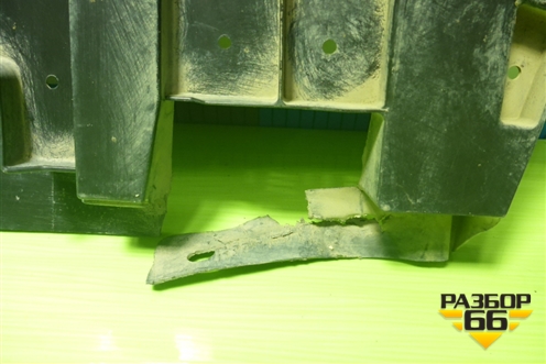 Пыльник переднего бампера центральный (626604CL0B) для Nissan X-Trail (Т32) с 2014г (Хтраил)