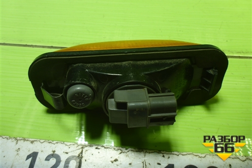 Повторитель поворота в дверь  левый для Hyundai  HD-170 с 2004г
