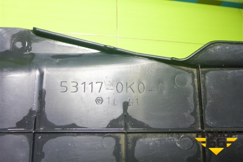 Накладка декоративная на переднюю панель (531170K040) для Toyota Hilux с 2015-2025г