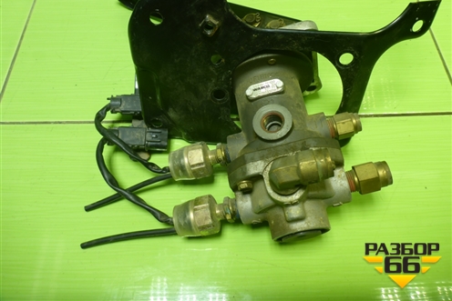 Кран тормозной главный (593107С100) для Hyundai  HD-170 с 2004г