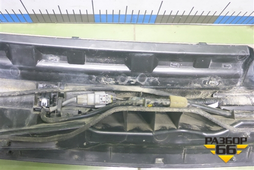 Решетка стеклоочистителей (5570860190) для Toyota Land Cruiser (200) с 2008г