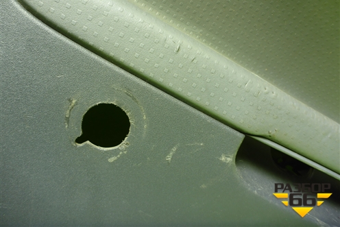 Обшивка двери задней правой под механику для Mitsubishi Colt с 2004г (Кольт)