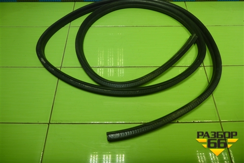 Уплотнитель двери передней правой для Mitsubishi Colt с 2004г (Кольт)