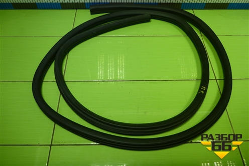 Уплотнитель двери передней правой для Mitsubishi Colt с 2004г (Кольт)