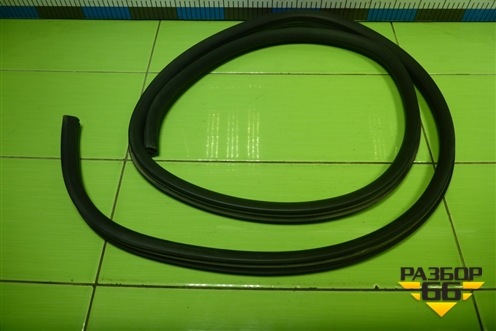 Уплотнитель двери задней правой для Mitsubishi Colt с 2004г (Кольт)