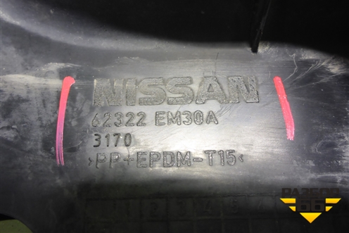 Накладка декоративная на переднюю панель (62322EM30A) для Nissan Tiida (C11X) с 2004-2013г (Тиида)