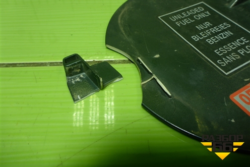 Лючок бензобака (MR959153) для Mitsubishi Colt с 2004г (Кольт)