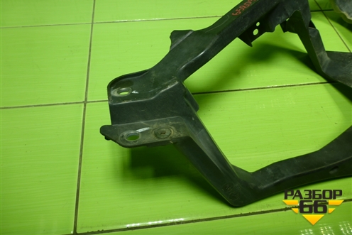 Кронштейн фары правой (MN105060) для Mitsubishi Colt с 2004г (Кольт)