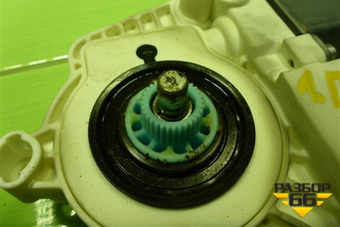 Моторчик стеклоподъёмника передний левый (1K0959793G) для Volkswagen Golf V с 2003-2009г (Гольф 5)