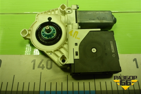 Моторчик стеклоподъёмника передний левый (1K0959793G) для Volkswagen Golf V с 2003-2009г (Гольф 5)