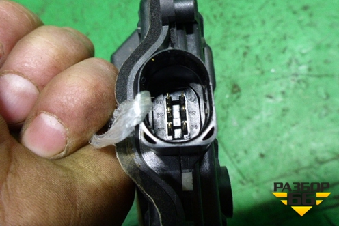 Доводчик замка двери (задней левой) (3D0837059B) для Volkswagen Phaeton с 2002-2014г (Фаетон)