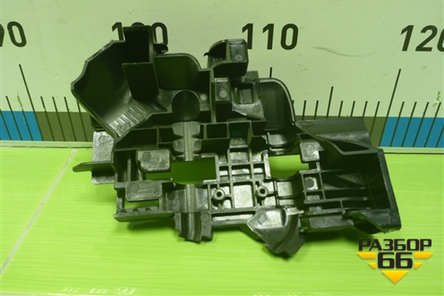 Кронштейн радиатора левый (17117933884) для BMW 5-серия G30 с 2017г