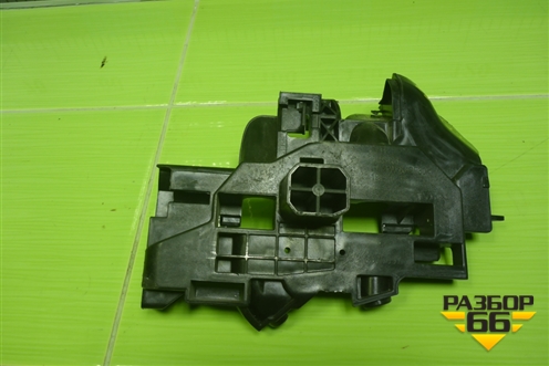 Кронштейн радиатора левый (17117933884) для BMW 5-серия G30 с 2017г