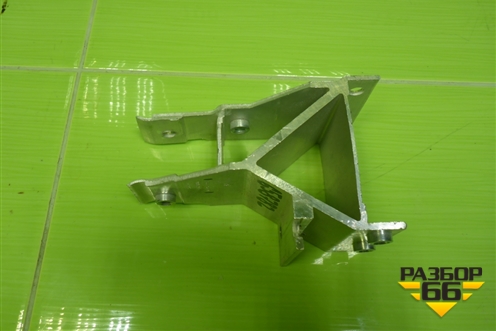 Кронштейн радиатора правый (7357216) для BMW 5-серия G30 с 2017г