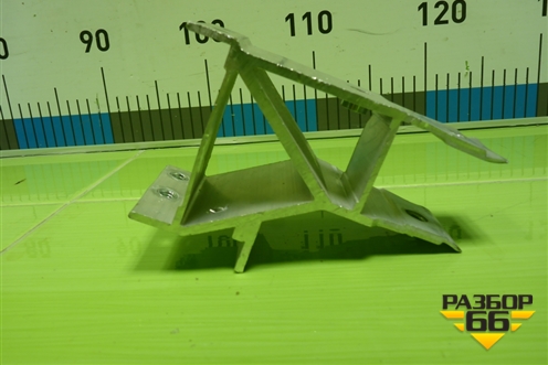 Кронштейн радиатора правый (7357216) для BMW 5-серия G30 с 2017г