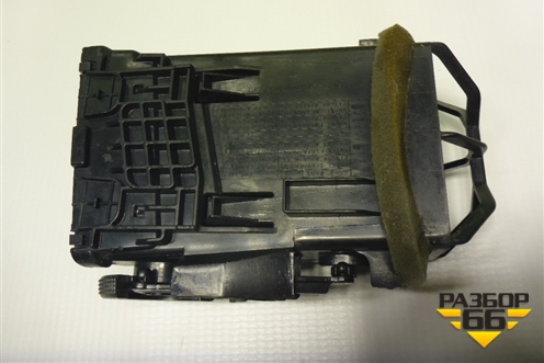 Дефлектор воздушный левый (68761EL00A) для Nissan Tiida (C11X) с 2004-2013г (Тиида)