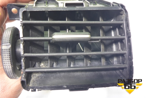 Дефлектор воздушный левый (68761EL00A) для Nissan Tiida (C11X) с 2004-2013г (Тиида)