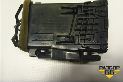 Дефлектор воздушный правый (68760EL00A) для Nissan Tiida (C11X) с 2004-2013г (Тиида)