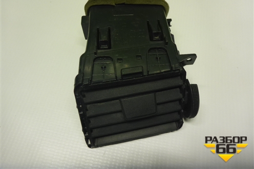 Дефлектор воздушный правый (68760EL00A) для Nissan Tiida (C11X) с 2004-2013г (Тиида)