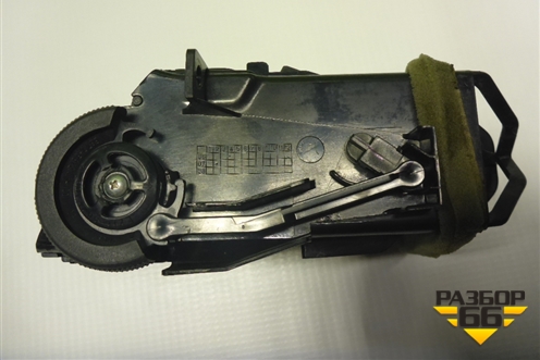 Дефлектор воздушный правый (68760EL00A) для Nissan Tiida (C11X) с 2004-2013г (Тиида)