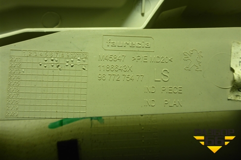 Обшивка стойки центральная верхняя левая (9677275477) для Peugeot 408 с 2012г