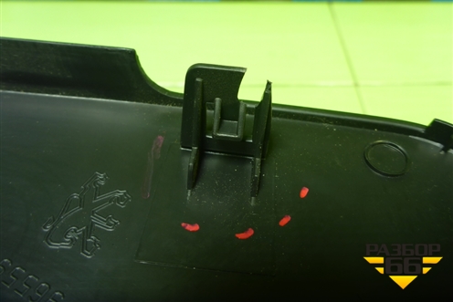 Накладка на торпедо (боковая левая) (9655989577) для Peugeot 408 с 2012г