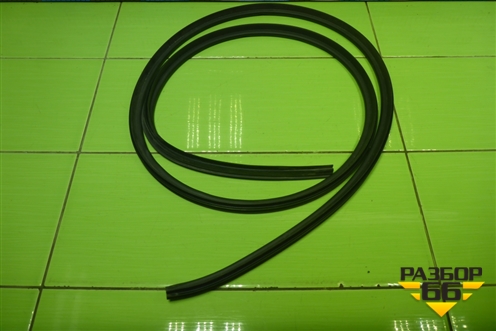 Уплотнитель на кузов левый для Peugeot 408 с 2012г