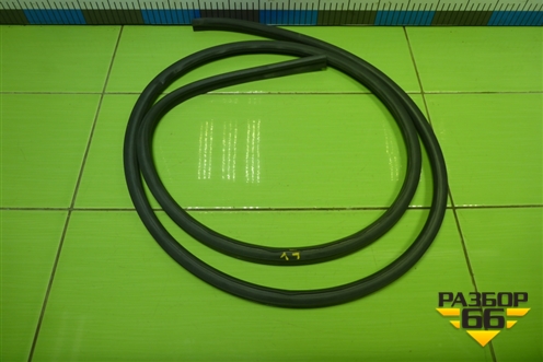 Уплотнитель на кузов левый для Peugeot 408 с 2012г