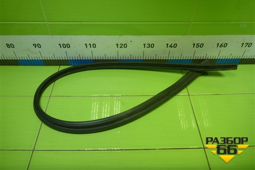 Уплотнитель капота (на решетку стеклоочистителей) для Peugeot 408 с 2012г