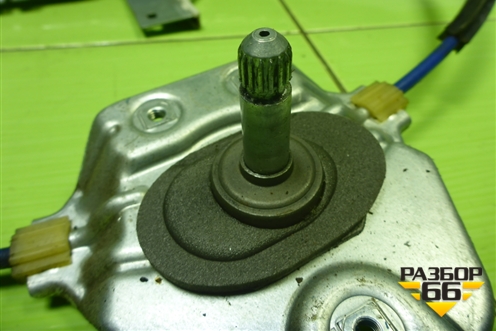 Стеклоподъёмник механический задний правый (9677179180) для Peugeot 408 с 2012г