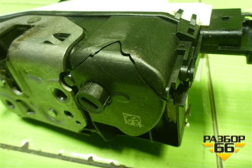 Замок двери задней левой для Peugeot 408 с 2012г