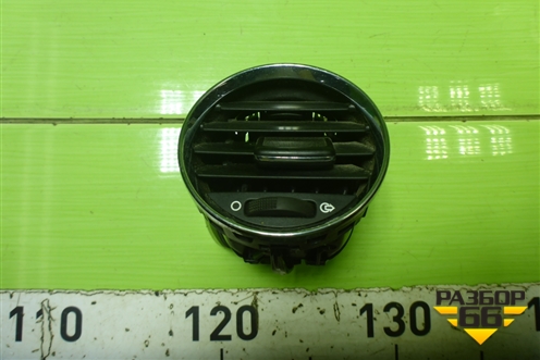 Дефлектор воздушный правый (9655994177) для Peugeot 408 с 2012г